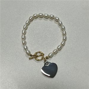 Luxury OT Buckle Heart Pends Pearl Bracelet Fashion Barroque Pulsera de personalidad simple Pulseras de perlas para pulsera para mujeres Regalo de amor de vacaciones