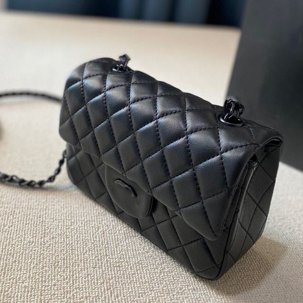 Diseñador parisino de lujo Serie NEGRA Bolso cruzado para mujer Famosa marca francesa Doble signo de letra Bolso con tapa Bolso de hombro con entramado de diamantes de alta calidad