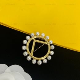 Luxe parelbroche modeontwerper hoepels pins merk gouden letter f broches round pin suit jurk ontwerpers sieraden met doos
