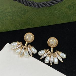 Boucles d'oreilles de luxe en perles de diamant, lettres imbriquées, clous en strass pour femmes, pendentif en cristal en forme d'éventail avec boîte