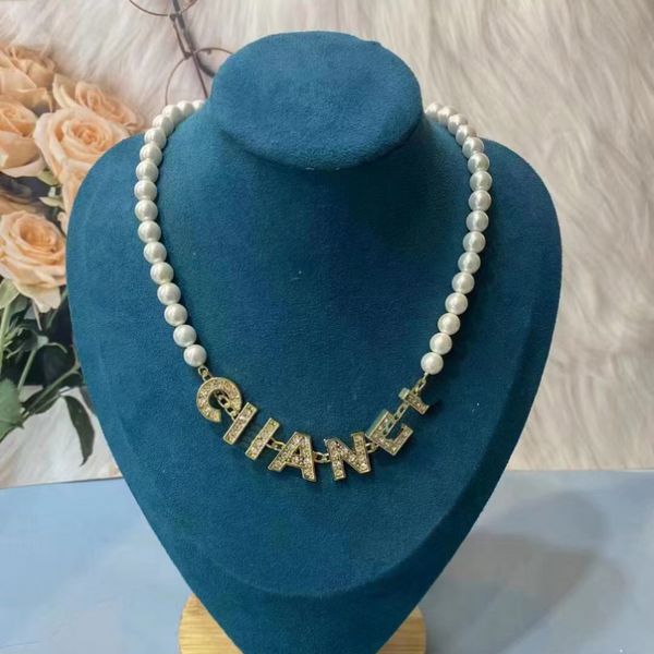 Collar colgante de perlas de lujo Joyas de diseñador Monograma de oro de 18 quilates Gargantilla Collar de amor para mujeres 2023 Collar de regalos de cumpleaños exquisitos Joyería de moda al por mayor