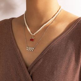 Collier de perles de luxe en pierre pour femmes, lettre mignonne cerise strass, chaîne ras du cou, bijoux cadeau, 1997