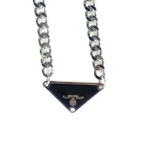 Luxe hanger ketting mode voor man vrouw omgekeerde driehoek letter ontwerpers merk sieraden heren dames trendy persoonlijkheid sleutelbeen ketting kettingen