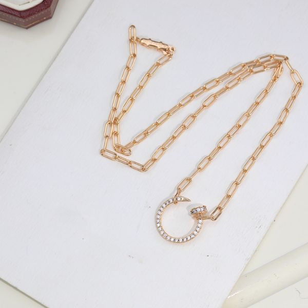 Collar colgante de lujo Diseñador de la marca Juste Cobre Chapado en oro de 18 quilates Gargantilla corta con dije de cristal de uñas clásico con cadena de cubo para mujer Joyero