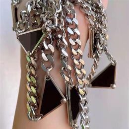 Luxe Pendentif Colliers Mode pour Homme Femme Triangle Inversé Lettre Designers Bijoux Hommes Femmes À La Mode Personnalité Clav277g