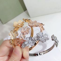 Bracelet de pétale de luxe van bracelet en or designer bracelets de diamant pour femmes bijoux de créateurs de fleurs en acier inoxydable bracelet cleef bracelet cadeau de mariage de fiançailles