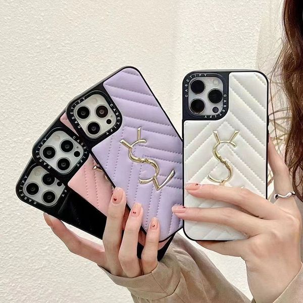 Cas de téléphone de luxe Rose Designer Phonecase Gold Letters Case Purple Cuir Couverture antichoc Shell pour iPhone 15 Pro Max Plus 14 13 12 11 XR XS