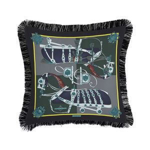 Taie d'oreiller de luxe designer classique Signalisation pompon motif noir imprimé taie d'oreiller housse de coussin 45 * 45 cm pour la nouvelle maison décorative et cadeaux de Noël 2023070944