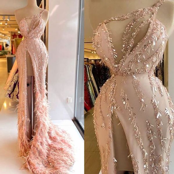 Vestidos de Noche de plumas rosas de lujo, vestidos de fiesta formales de sirena con un hombro alto y abertura