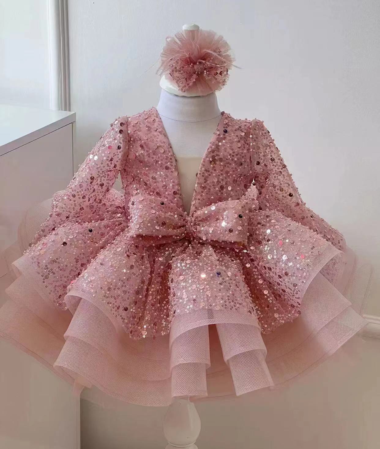 Luxury Pink Flower Girl Dresses 2023 V-neck Sequined Tiered Tulle Sleeves Puffy Kids Birthday Pageant First Communion Gowns For Weddings