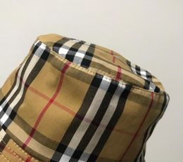 Luxury Plush Plaid Bucket Hat Designer Capas de pescador Fisherman Capas de invierno de otoño Moda Borre tacilizada Casual Sunhat6267724