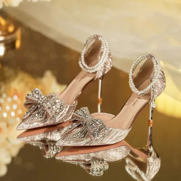 Lujo puntiagudos mujeres Rhinestone mariposa perla oro tacones altos sandalias de tacón plateado fiesta zapatos de boda talla grande 240311