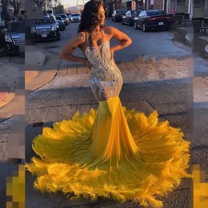 Luxe Prom Dress 2024 Crystal Spaghettibandjes Geel Mermaid Partij Jassen Veren Backless Vestidos De Graduacion Toga