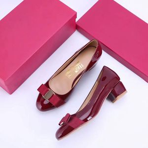 Zapatos de vestir de fiesta de lujo para dama, baile de graduación, bailarina, zapato casual VARA, sandalia de cuero negro, diseñador de mujer, ballet plano, sandalia de goma, zapato de baile profesional DHgate