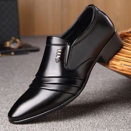 Luxe en cuir PU mode hommes affaires robe mocassins pointus chaussures noires Oxford respirant chaussures de mariage formelles