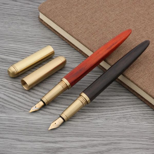 Marca de calidad de lujo Pluma estilográfica de madera roja latón Cobre Caligrafía Golden M Nib INK pluma Oficina de negocios útiles escolares 240111