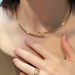 Tour de cou et collier à breloques de qualité de luxe avec motif d'ongles en diamant en deux couleurs plaqué or argent avec tampon de boîte Ps7447b