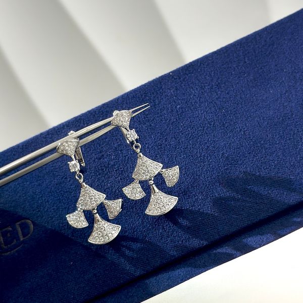 Boucle d'oreille à breloques de qualité de luxe, avec diamant scintillant et design spécial en forme d'étoile, avec timbre de boîte, livraison gratuite
