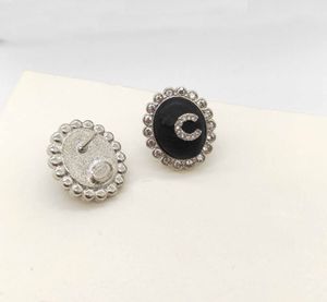 Boucle d'oreille de forme ovale de charme de qualité de luxe avec cuir geuine noir avec timbre de boîte PS7151A