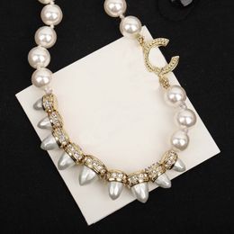 Collier pendentif à breloques de qualité de luxe avec diamants et perles de coquillages naturels en bracelet plaqué or 18 carats avec tampon de boîte PS7330A