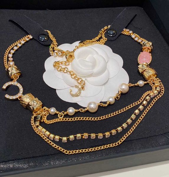Collier pendentif charme de charme de qualité de luxe avec jade en cristal rose et bijoux de créateurs à chaîne courte et courte brillants ont une boîte de tampon PS3549b