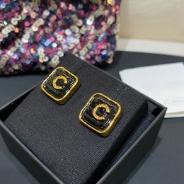 Boucle d'oreille à clous de forme carrée, breloque de qualité de luxe, de couleur noire, plaquée or 18 carats, avec boîte à timbres PS4918A