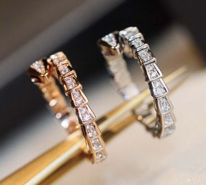 Luxe kwaliteit V Goud materiaal charm punk ring snake vorm met alle diamanten voor vrouwen bruiloft sieraden cadeau hebben doos stempel PS7241B