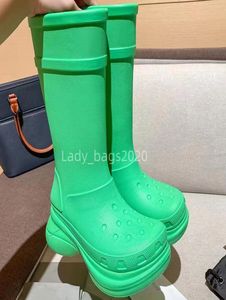 Boots de pluie de luxe Chaussures d'eau femme conception de caoutchouc haut plate-forme haut de plate-forme pvc logo concepteur bottes de pluie hommes gros caoutchouc rond tête épais b1788530