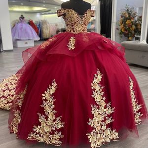 Robe De bal rouge De luxe Quinceanera, en tulle, dentelle dorée, avec des Appliques perlées, épaules dénudées, douce 16, 2024