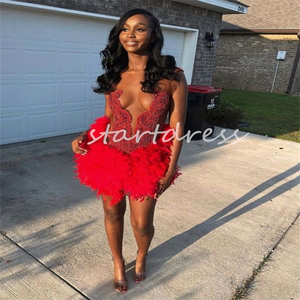 Robe de bal de luxe en strass rouge et plumes, magnifique mini robe de soirée courte pour femmes noires, robe de cocktail sexy pour seize anniversaires, Baddie Vestios Gala