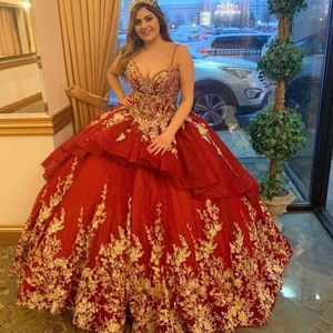 Luxe rode quinceanera -jurken met gouden appliques sexy spaghetti riemen baljurk prom jurk 2023 kanten zoet 15 elegant gewaad de bal 16 verjaardagsceremonie jurk