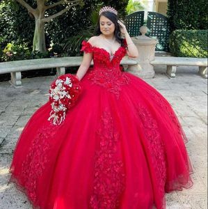Luxe Red Quinceaneras 2024 Balljurken Quinceanera -jurken kralen 3Dflower Tull Vestidos de 15 Anos Verjaardagstrassatoren