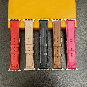 Luxury Retro Floral Emboss Smart Watch STRAP pour pomme Iwatch Band 9 8 7 6 5 4 3 2 1 SE Bracelet en cuir Ultra 38 mm 40mm 41mm 42 mm 44 mm 45 mm 49 mm Bracelet Watchband Watch