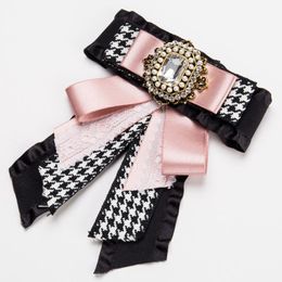 Pins, broches luxe strass strik broche pins voor vrouwen eenvoudige ontwerp mode-sieraden trouwpen en bijouterie broches cadeau