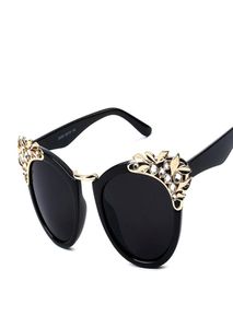 Luxe Strass Diamant Lunettes De Soleil Femmes Europe Style Lunettes Modèles De Mode Lunettes Personnalité Cat Eye Lunettes De Soleil Whole7046581