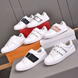 Zapatos con remaches de lujo Cinturón bajo casual para mujer Zapatos simples casuales Zapatos a rayas de borde bajo Patchwork de cuero de vaca blanco Zapatillas planas de moda para exteriores Tamaño 35-44