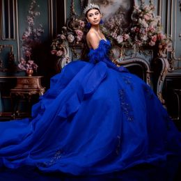 Robes de quinceanera bleu royal luxueux Boue de bal appliquante perles en dentelle de dentelle plume princesse 16 vestiges vestime vestidos de 15 anos