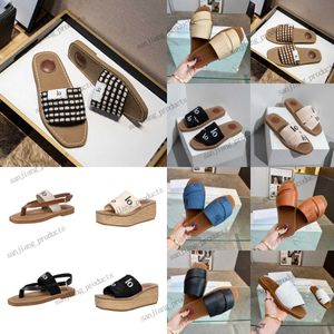 2024 Sandales de luxe Famous Designer Femmes Slippers Woody Flat Mules glisse Plate-plate-forme Chaussures de marque Broidered Linet High Heel Sandale Espadrille Centre Sliders