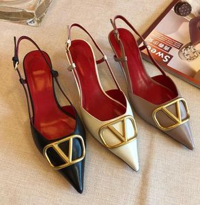 Sandales de luxe à talons hauts femmes chaussures de mariage rouges classiques d'été marque boucle en métal cuir véritable noir sangle arrière peu profonde noir mat sandale pour femme avec sac à poussière
