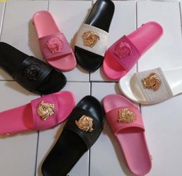 Sandales de luxe hommes femme boisé plates de mule plate designers célèbres femmes diapositives d'été noir blanc beige rose fonvas sandels 9079798