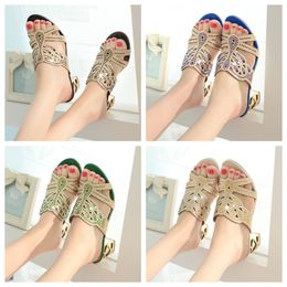 Luxe sandalen Zomer Water Diamant Dikke Heel Hol Hollow One Line Tuo Fish Mouth Beach Sandalen vrouwen grote slippers