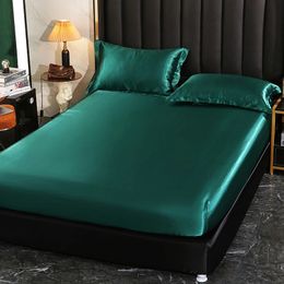 Couvrette de matelas monochrome haut de gamme en satin de luxe avec draps de lit de bande élastique Home El Litch Fit Fit 240410