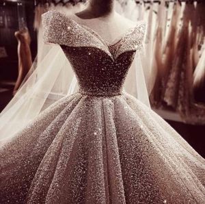 Robes de mariée de robe de bal de paillettes de luxe pour la mariée sexy de l'épaule Dubai arabe princesse robes de mariée Vintage Plus 236o