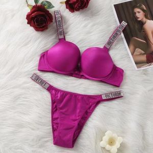 Bra de soutien-gorge sexy de luxe Lettre de strass de ramiage set les bouts de tongs fille push up bra panty 2 pièces pour les femmes de sous-vêtements réconfortables 231220