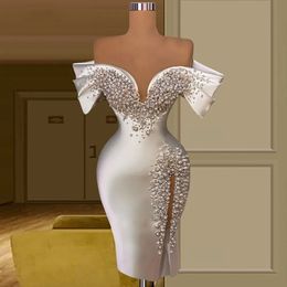 Gaine de luxe Robes de mariée courtes blanches s'habille sur les perles d'épaule perles satin robes de fête formelles vestidos longo robes de soirée