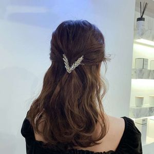 Luxury Shining Crystal Hair Clip pour les femmes coréenes V Forme Boucle épingles à cheveux Girls Accessoires Hair Accessoires Fashion Ornements Gift 2024 Hot Sell Selling Designer Brands