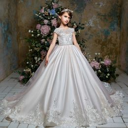 Robes de fille de fleur perlées de luxe brillantes pour mariage 2024 Appliques en tulle princesse robe de bal robe de première communion