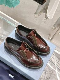 Chaussures de luxe chaussures pour hommes Avec une épaisseur de base d'environ 5 cm, cette sneaker remodèle le style de la collection avec un concept moderne Moulage à lacets caché