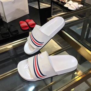 Chaussures de luxe Diapositives TRAINER MULE Chaussons en cuir de veau suédé semelle micro souple Mélange de matériaux Semelle intérieure anatomique Coureur en mousse Baskets Chaussons de luxe 8 couleurs avec boîte