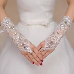 Gants de mariée courts en dentelle, accessoires de mariage en cristaux, gants en dentelle pour mariées, longueur de poignet sans doigts